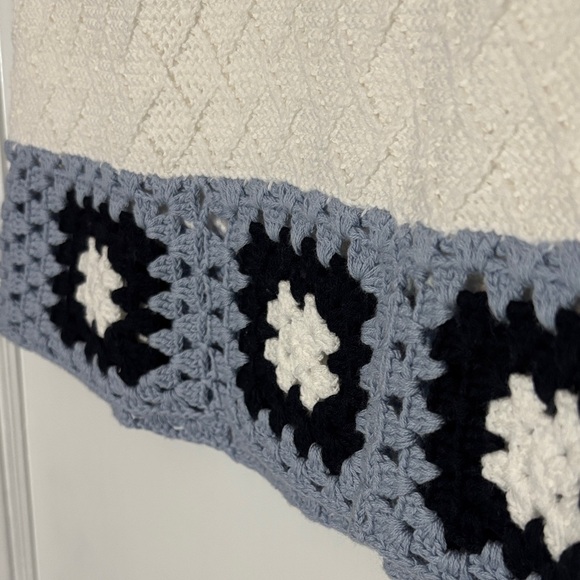Splendid -Sonia Texture Stitch Tank Sweater White Crochet Tank with Navy Accents - Picture 8 of 11